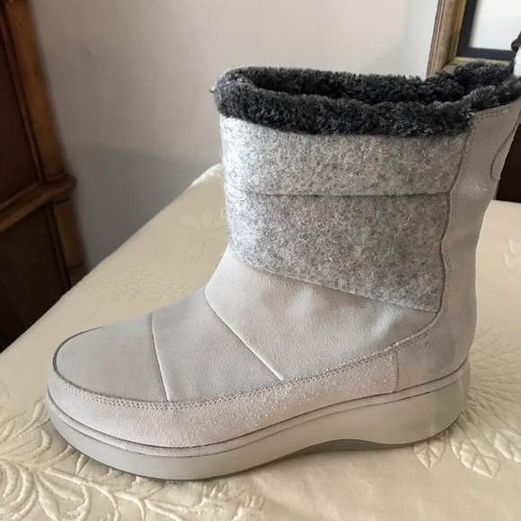Clark’s Beautiful Ladies Winter 🥶 Boots - Picture 5 of 10